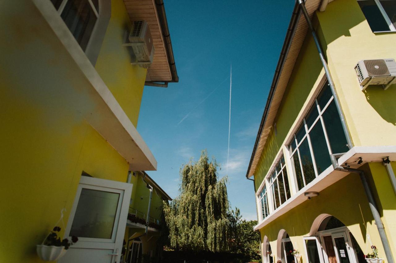 Pension Eclipse Oradea Εξωτερικό φωτογραφία